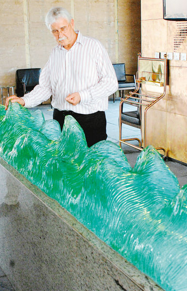雕塑藝術(shù)大師和他的作品。記者 張波 攝